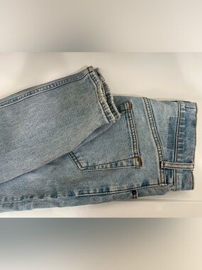 Abercrombie & Fitch The 90s Slim Straight Ultra High Rise Jean Light Blue Wash